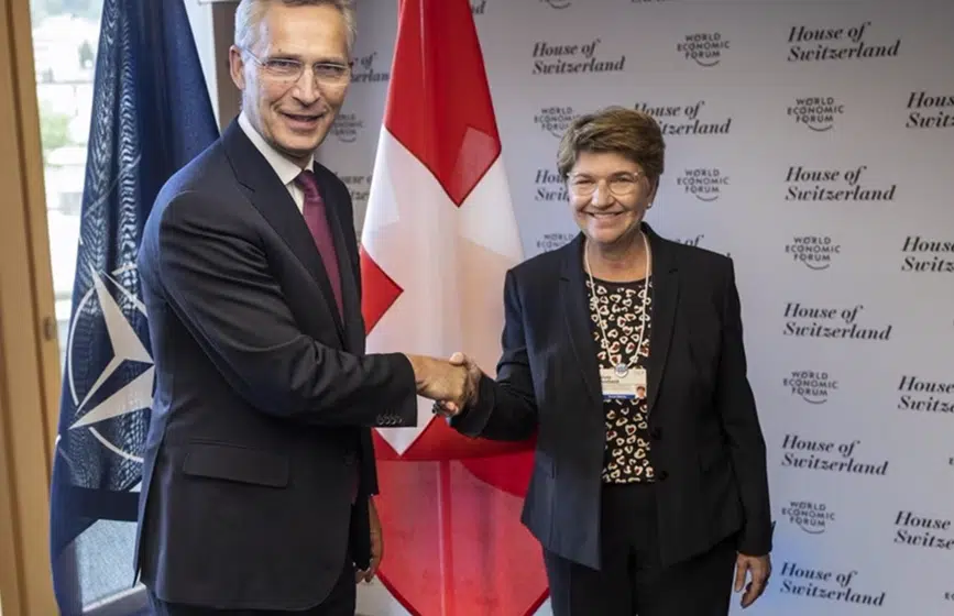 So tritt die Schweizer Verteidigungsministerin die Schweizer Neutralität mit Füssen